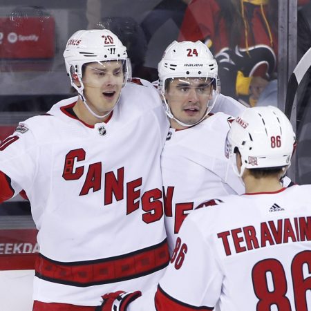 Hurricanes vs Golden Knights Betting Preview: Expert Picks on Over 6.5 Goals & Hurricanes Moneyline